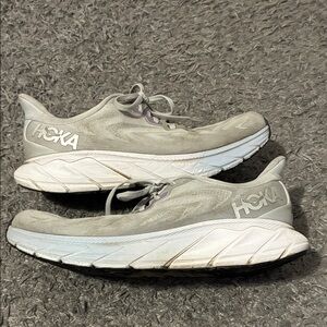 Hoka Arahi 6